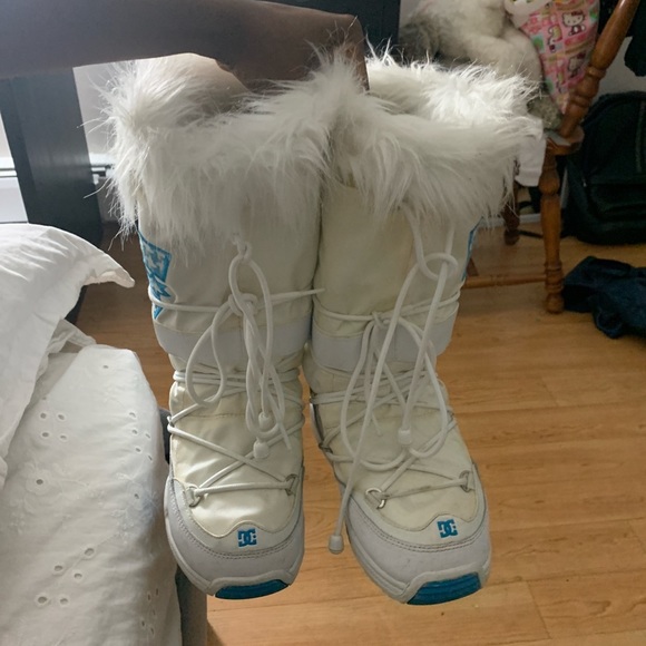 DC CHALET WINTER//SNOW BOOTS - Picture 2 of 4
